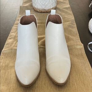 BEAST FASHION White Ankle Booties